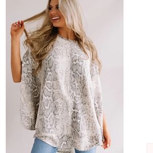 🟦 Plush Snake Print Pancho NWT